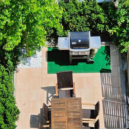 Eleonoras Ferienwohnung In Wuerzburg Stadt Mit Terrasse Im Erdgeschoss Inklusive Eigenen Parkplaetzen Vor Der Tuer 外观 照片