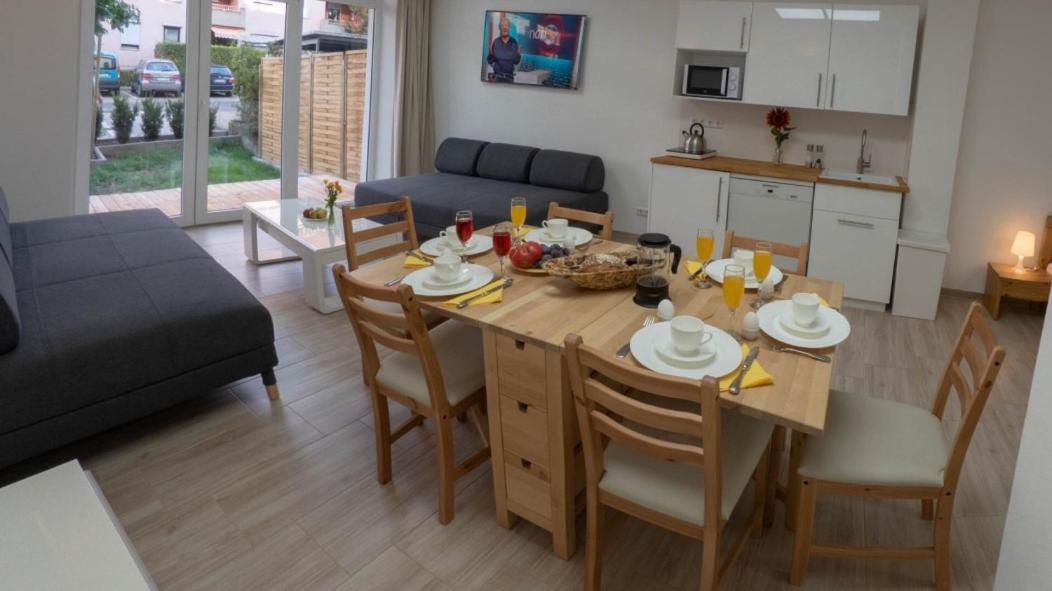 Eleonoras Ferienwohnung In Wuerzburg Stadt Mit Terrasse Im Erdgeschoss Inklusive Eigenen Parkplaetzen Vor Der Tuer 外观 照片