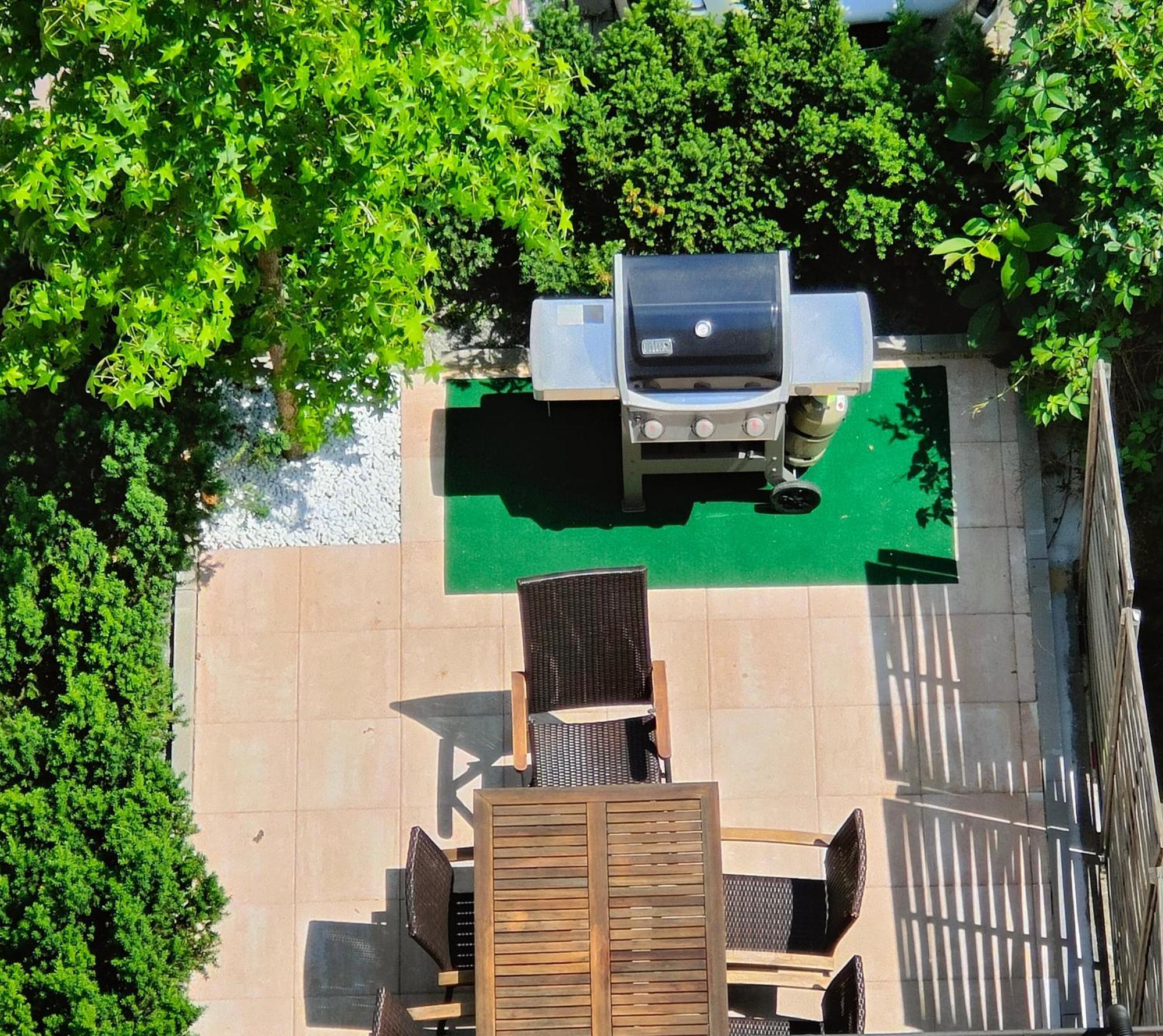 Eleonoras Ferienwohnung In Wuerzburg Stadt Mit Terrasse Im Erdgeschoss Inklusive Eigenen Parkplaetzen Vor Der Tuer 外观 照片